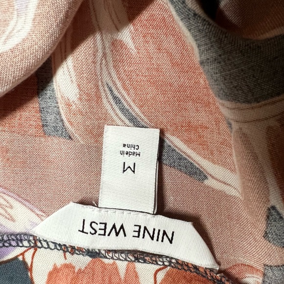 Nine West high low skirt. Like New. Size Med. 28 inch waste, side zipper - Picture 2 of 2